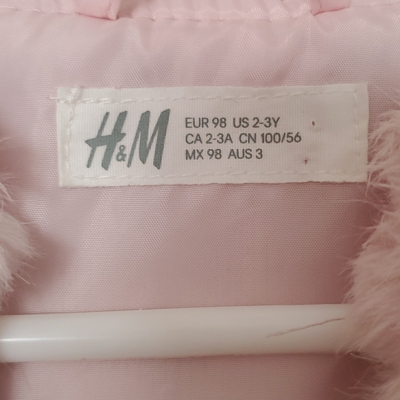 Girls pink FAUX fur vest - Picture 2 of 5